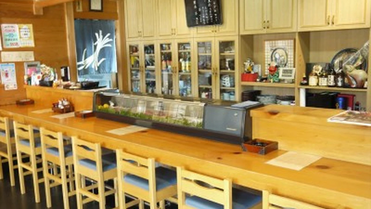 ③夜は定食や一品料理が充実